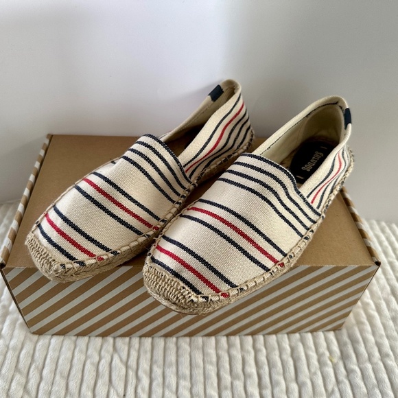 Soludos Men Smoking Slipper - Picture 1 of 7